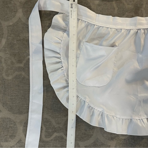 White Ruffled Apron with Pockets - Picture 3 of 8